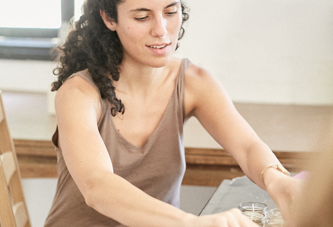 איך סוג השעווה בנר שלך משפיעה על עוצמת הריח?